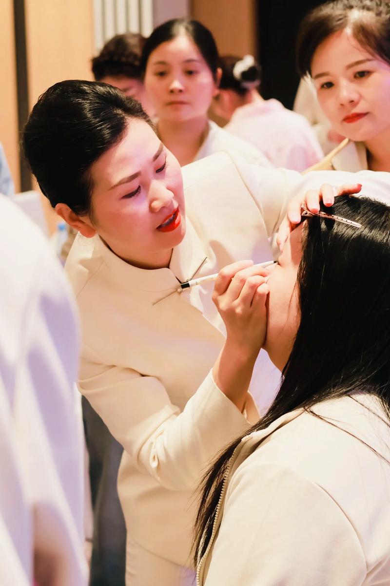 黃龍飯店“五心”接待服務(wù)禮儀培訓(xùn)圓滿落幕